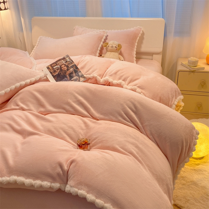 91家纺网 家纺一手货源 找家纺 （总）盛秋家纺 2025新款A类牛奶绒毛球工艺款四件套-琳达（暖光）