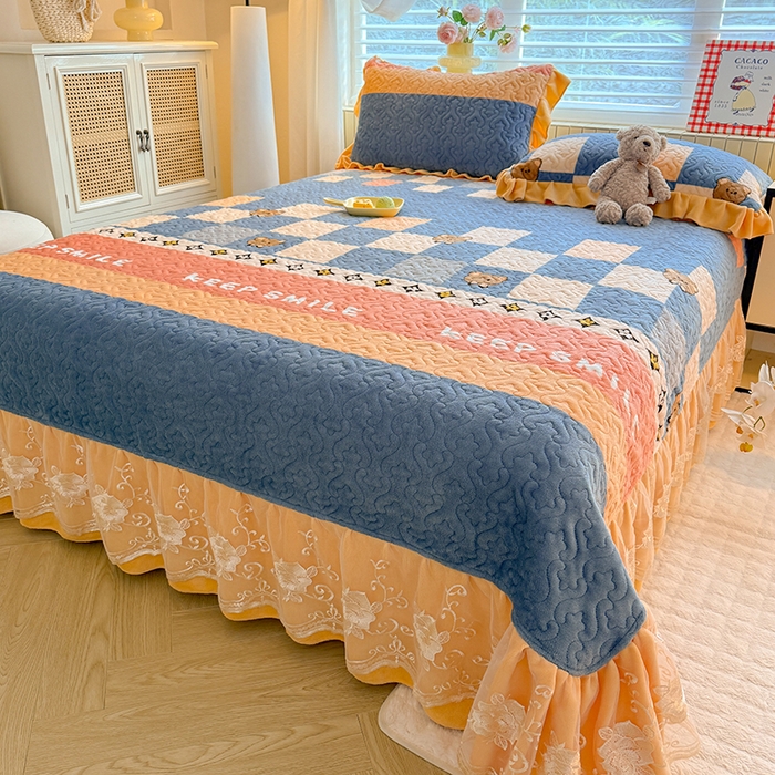 美达家纺 2025新款高克重牛奶绒花边款夹棉床盖三件套 微笑熊