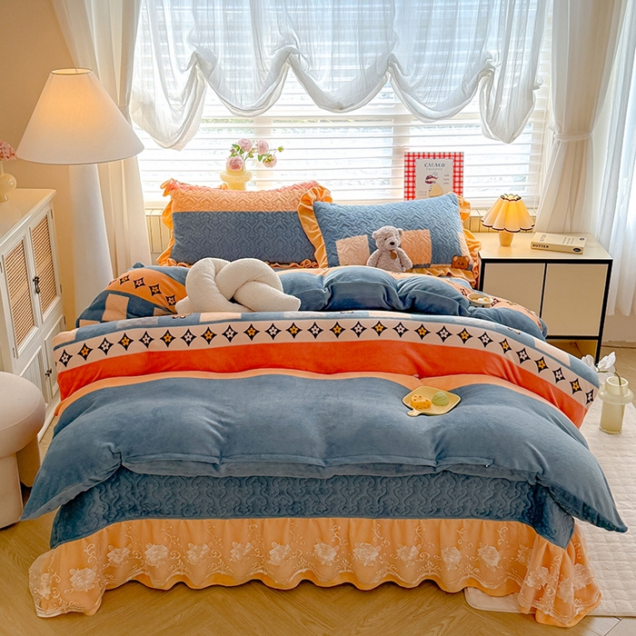 91家纺网 家纺一手货源 找家纺 美达家纺 2025新款高克重牛奶绒花边款夹棉床盖三件套 微笑熊