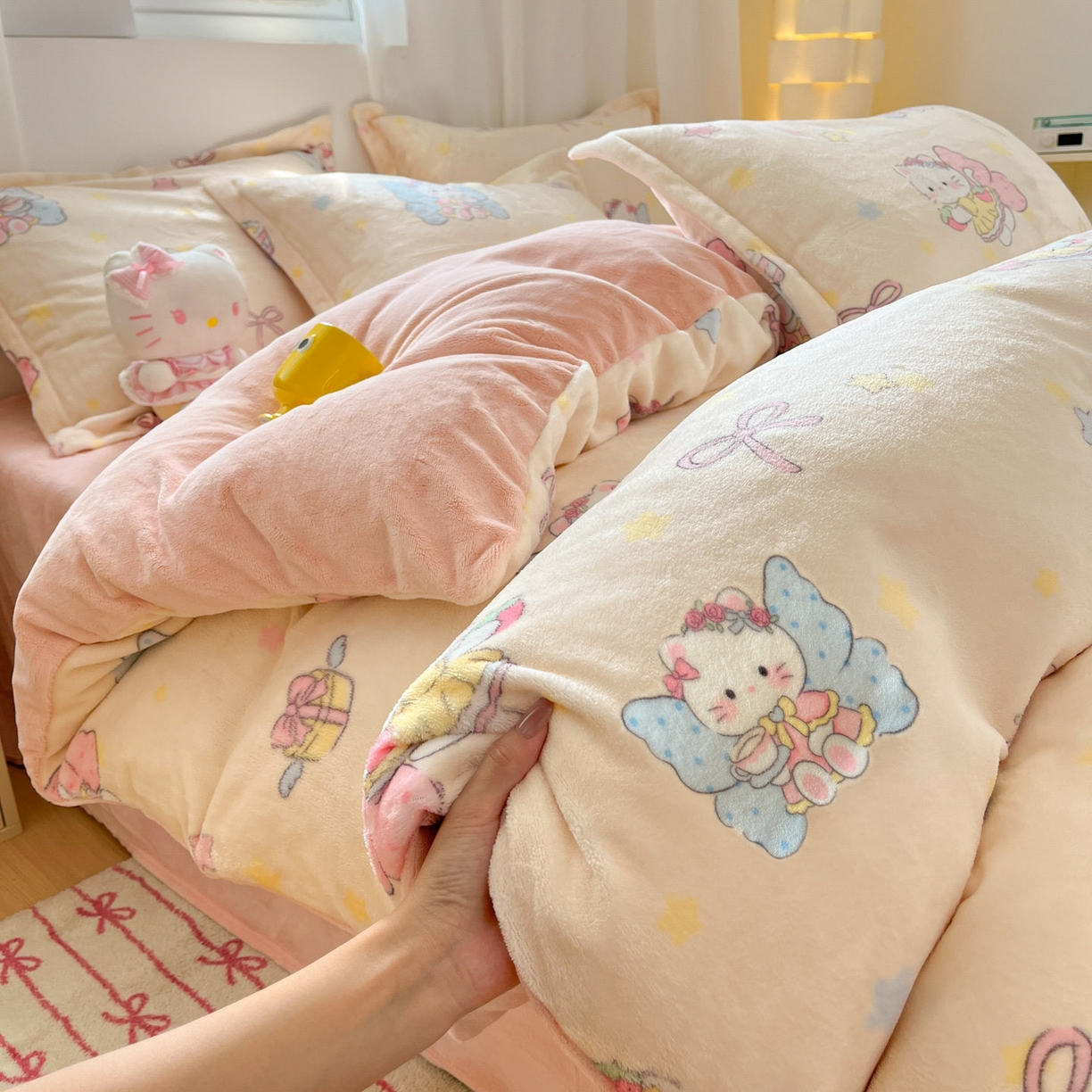 91家纺网 家纺一手货源 找家纺 沐慕 2025新款高克重牛奶绒四件套 牛奶绒-猫咪仙子