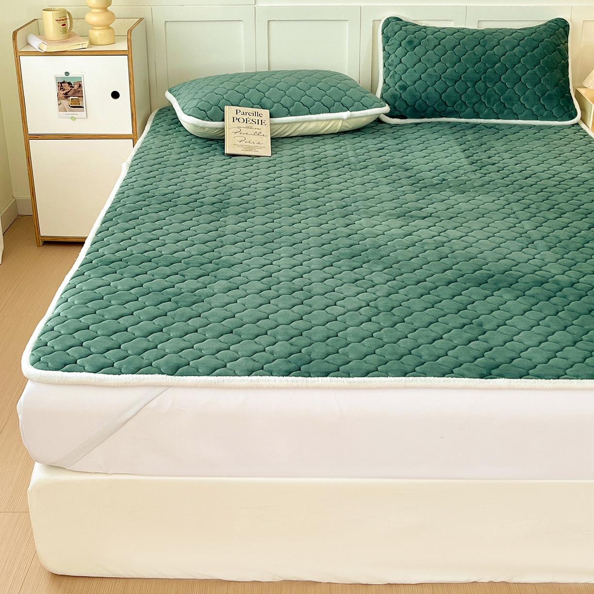 91家纺网 家纺一手货源 找家纺 富馨莱 2025新款牛奶绒夹棉床垫床盖支持一件定制 孔雀蓝