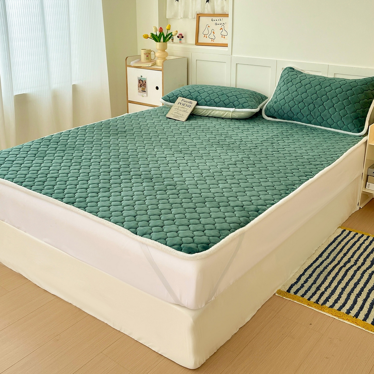 91家纺网 家纺一手货源 找家纺 富馨莱 2025新款牛奶绒夹棉床垫床盖支持一件定制 孔雀蓝