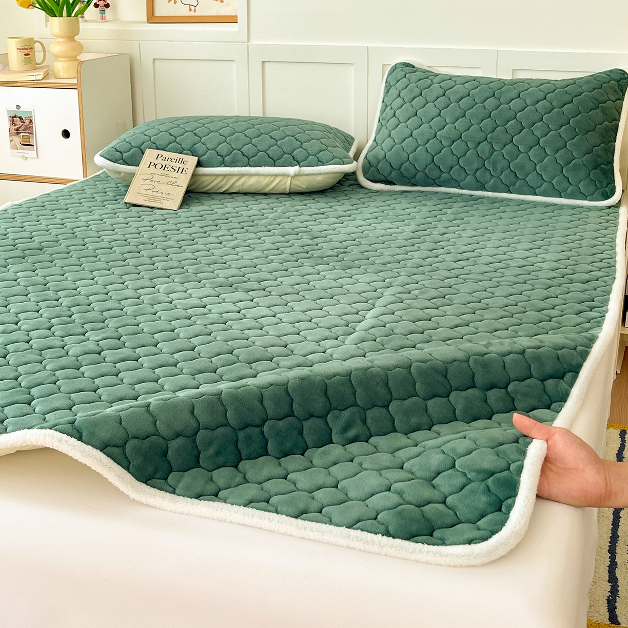 91家纺网 家纺一手货源 找家纺 富馨莱 2025新款牛奶绒夹棉床垫床盖支持一件定制 孔雀蓝