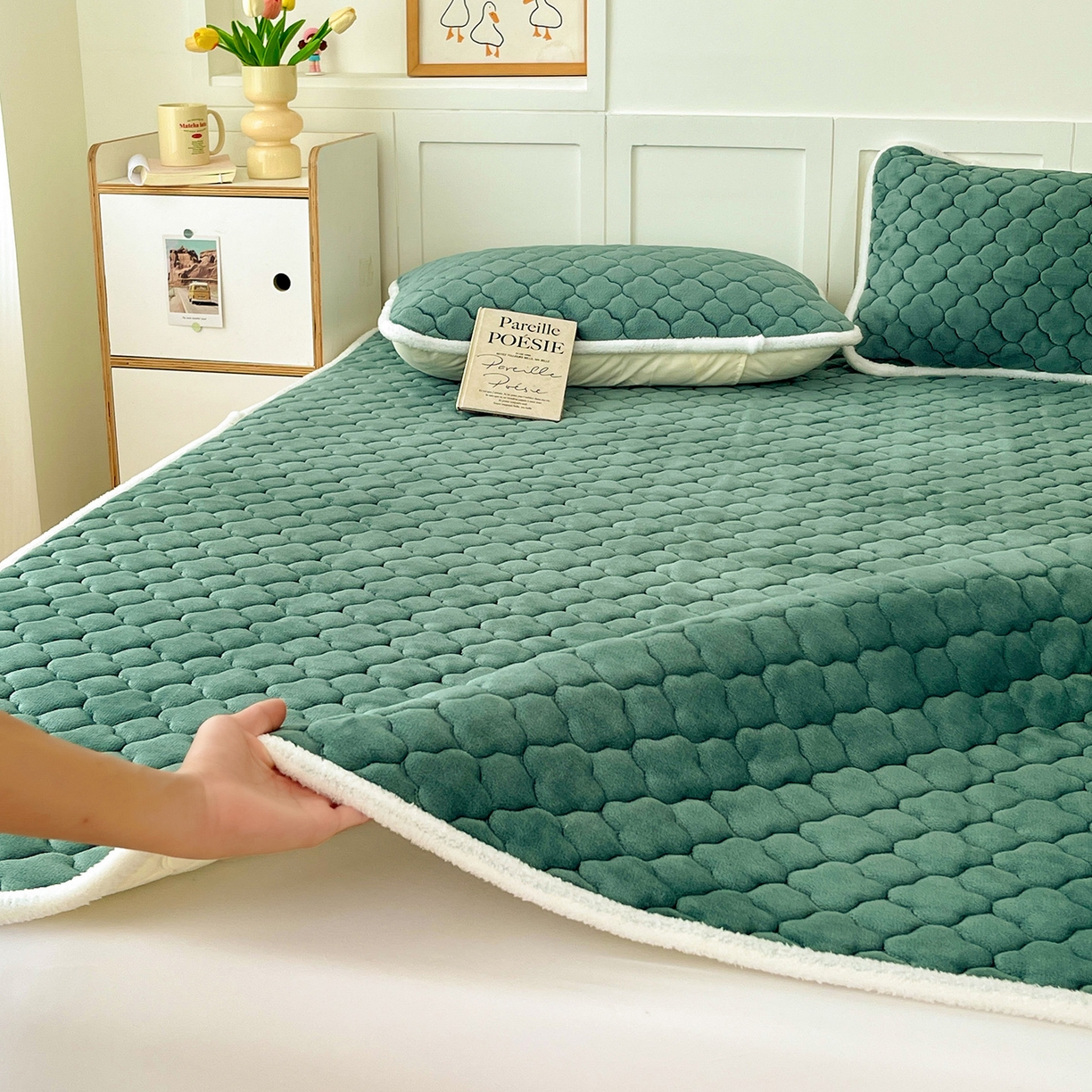 91家纺网 家纺一手货源 找家纺 富馨莱 2025新款牛奶绒夹棉床垫床盖支持一件定制 孔雀蓝