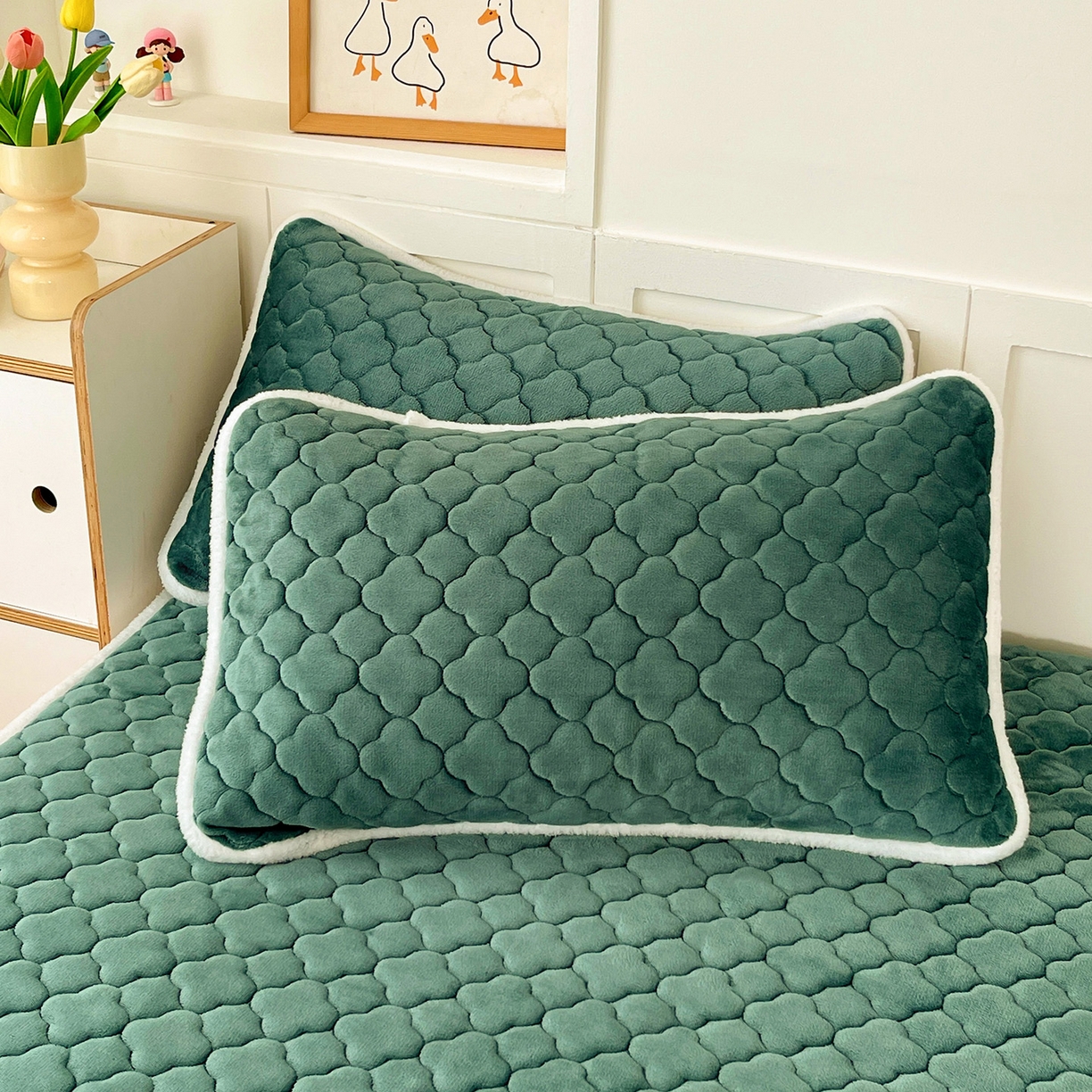 91家纺网 家纺一手货源 找家纺 富馨莱 2025新款牛奶绒夹棉床垫床盖支持一件定制 孔雀蓝