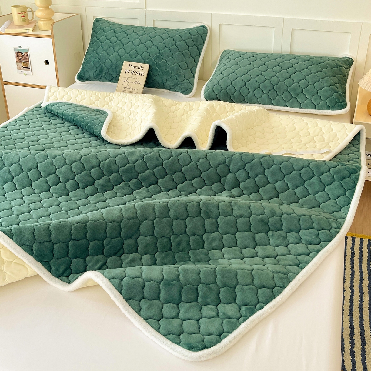 91家纺网 家纺一手货源 找家纺 富馨莱 2025新款牛奶绒夹棉床垫床盖支持一件定制 孔雀蓝