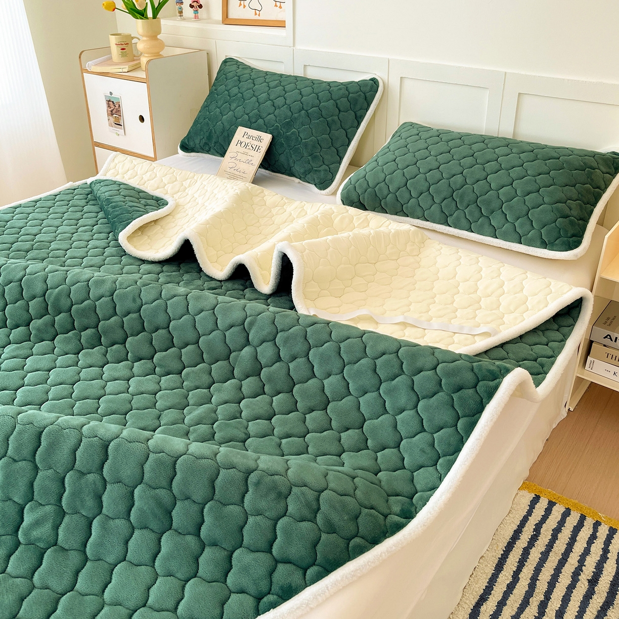 91家纺网 家纺一手货源 找家纺 富馨莱 2025新款牛奶绒夹棉床垫床盖支持一件定制 孔雀蓝