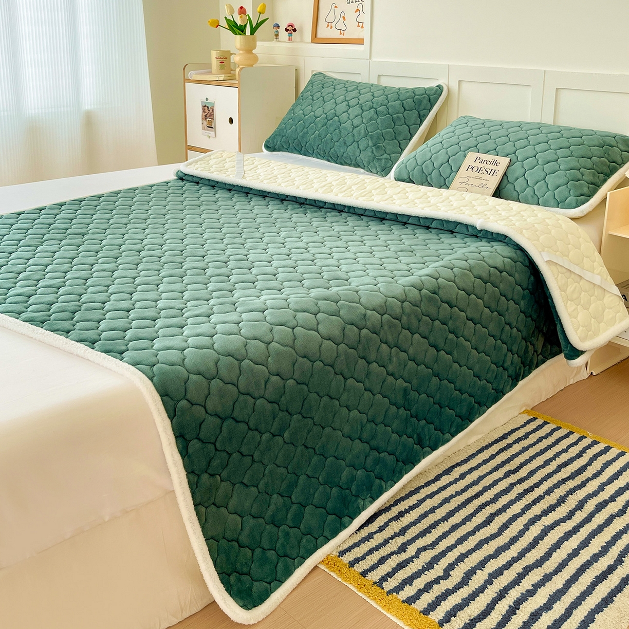 91家纺网 家纺一手货源 找家纺 富馨莱 2025新款牛奶绒夹棉床垫床盖支持一件定制 孔雀蓝