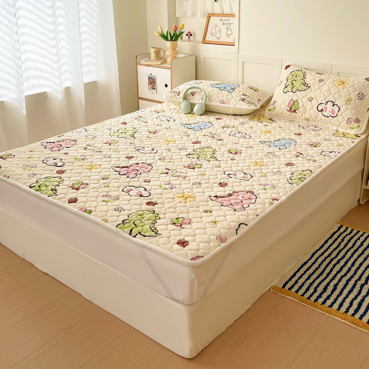 91家纺网 家纺一手货源 找家纺 富馨莱 2025新款牛奶绒夹棉床垫床盖支持一件定制 恐龙伙伴