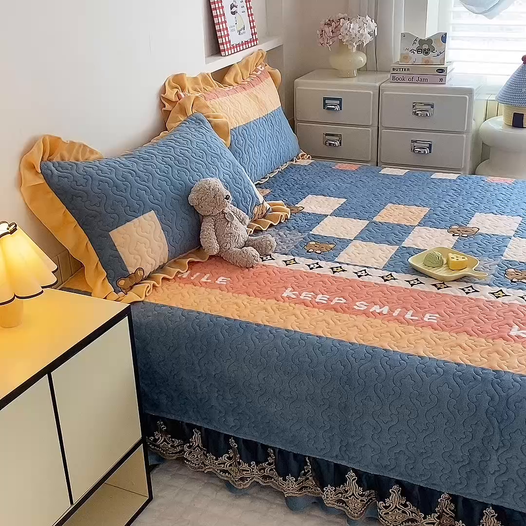 91家纺网 家纺一手货源 找家纺 美达家纺 2025新款牛奶绒榻榻米单床盖床盖单件单品床盖（支持定制，定制款不退不换） 微笑熊