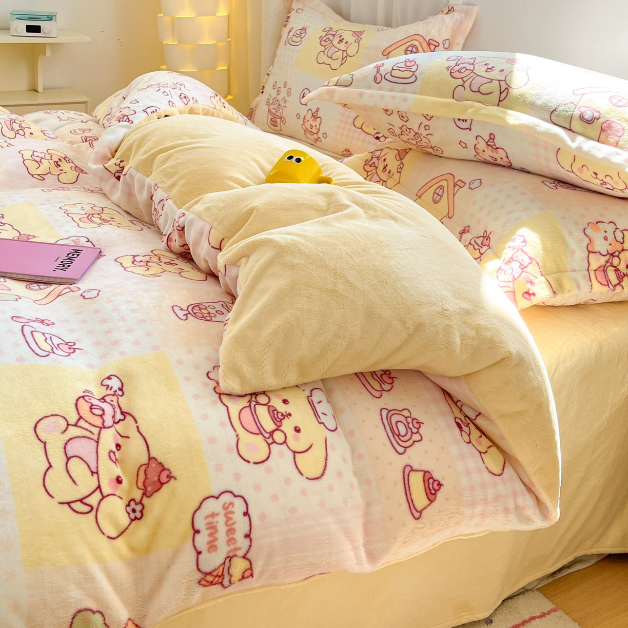 91家纺网 家纺一手货源 找家纺 沐慕 2025新款高克重牛奶绒四件套 牛奶绒-萌狗日记