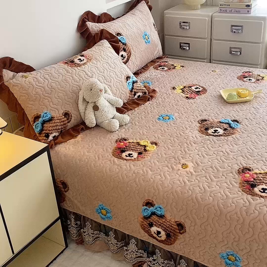 91家纺网 家纺一手货源 找家纺 美达家纺 2025新款牛奶绒榻榻米单床盖床盖单件单品床盖（支持定制，定制款不退不换） 针织熊