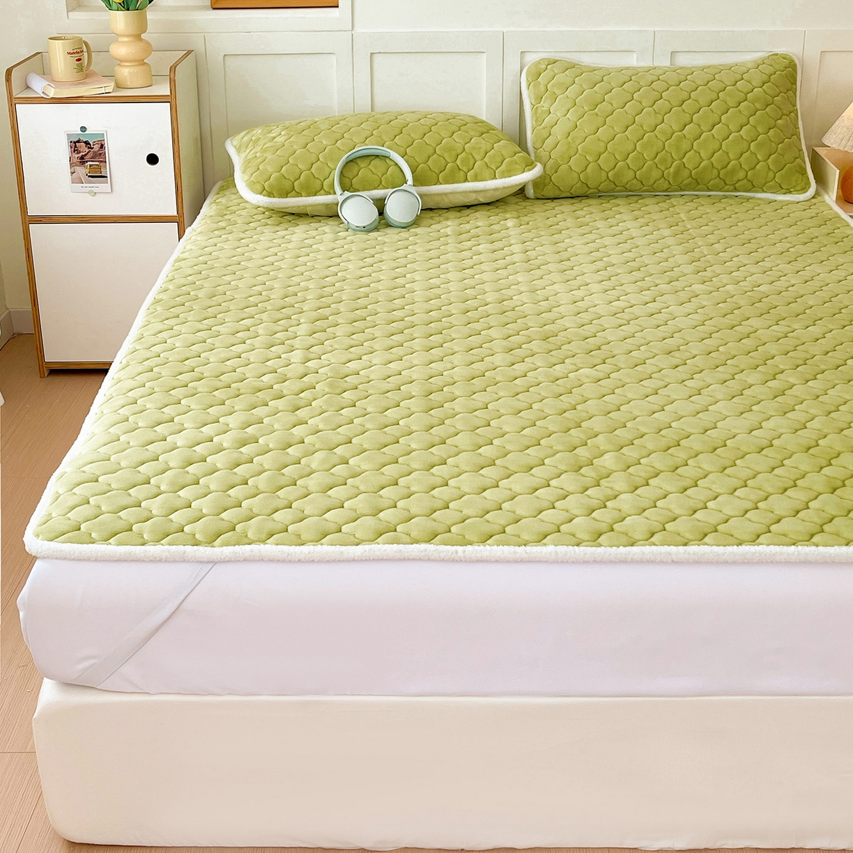 91家纺网 家纺一手货源 找家纺 富馨莱 2025新款牛奶绒夹棉床垫床盖支持一件定制 抹茶绿