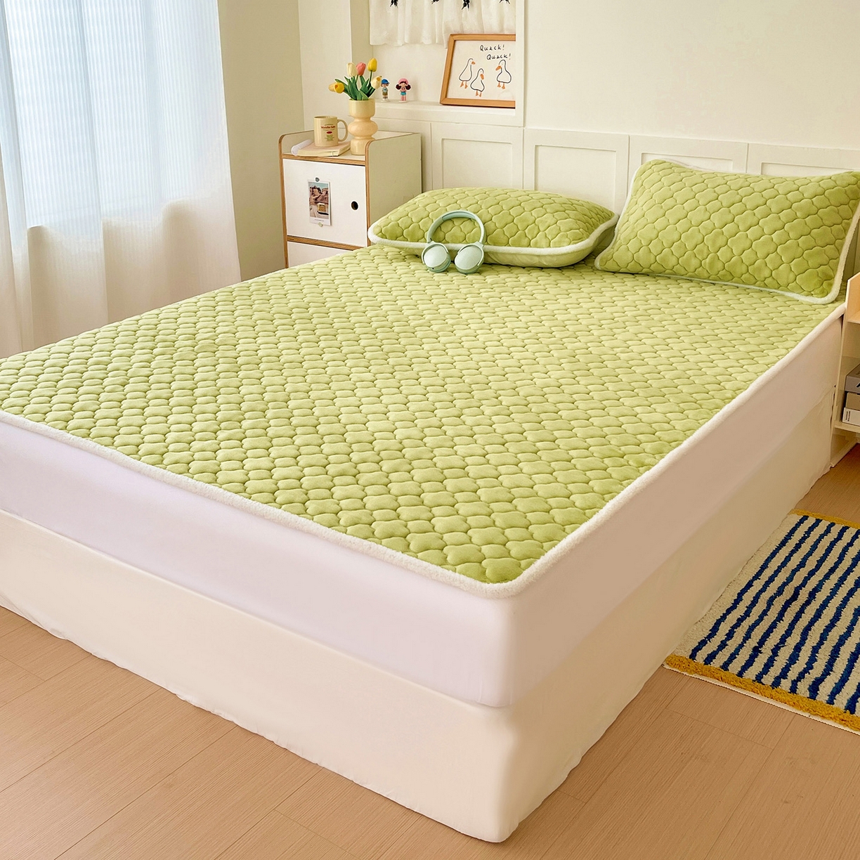 91家纺网 家纺一手货源 找家纺 富馨莱 2025新款牛奶绒夹棉床垫床盖支持一件定制 抹茶绿