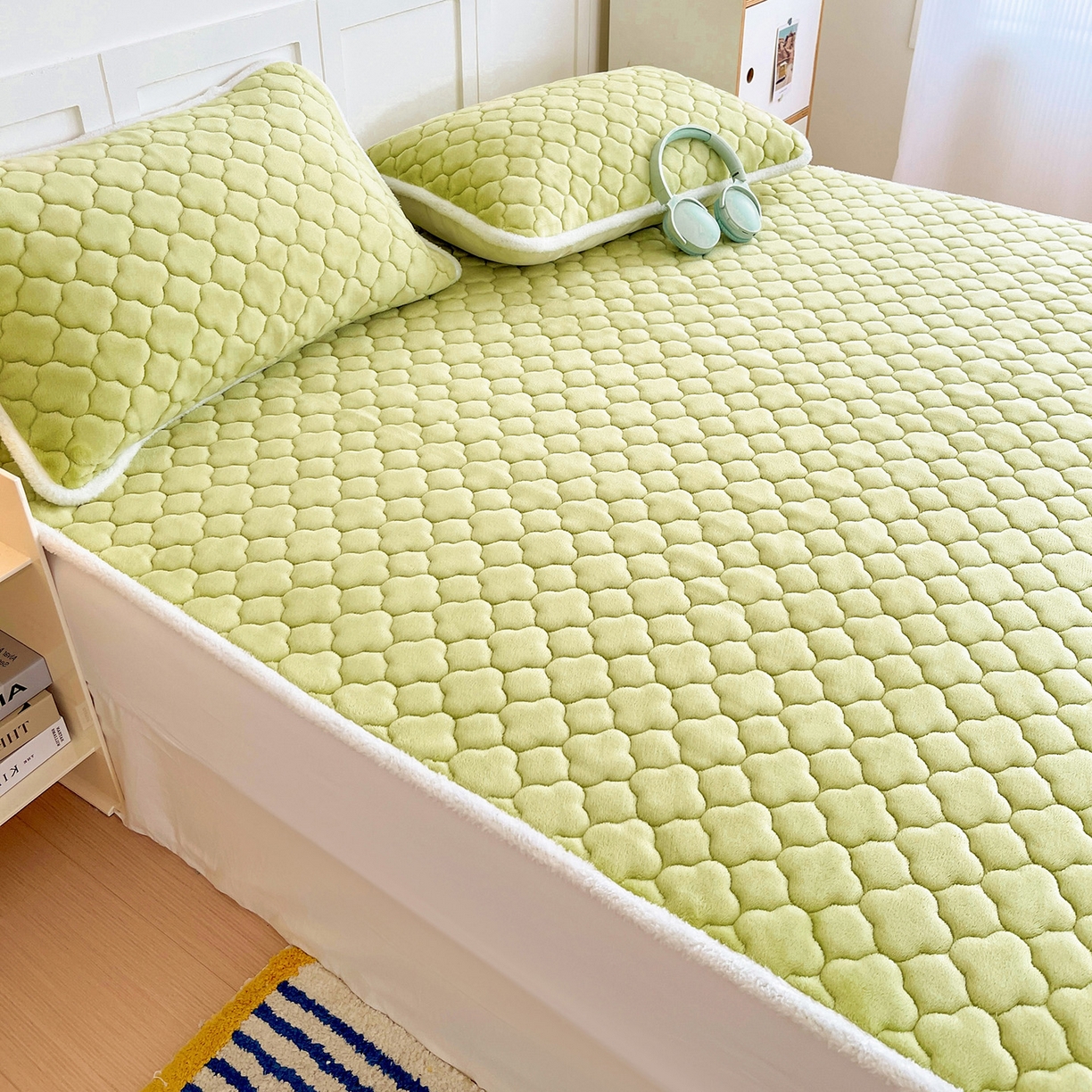 91家纺网 家纺一手货源 找家纺 富馨莱 2025新款牛奶绒夹棉床垫床盖支持一件定制 抹茶绿