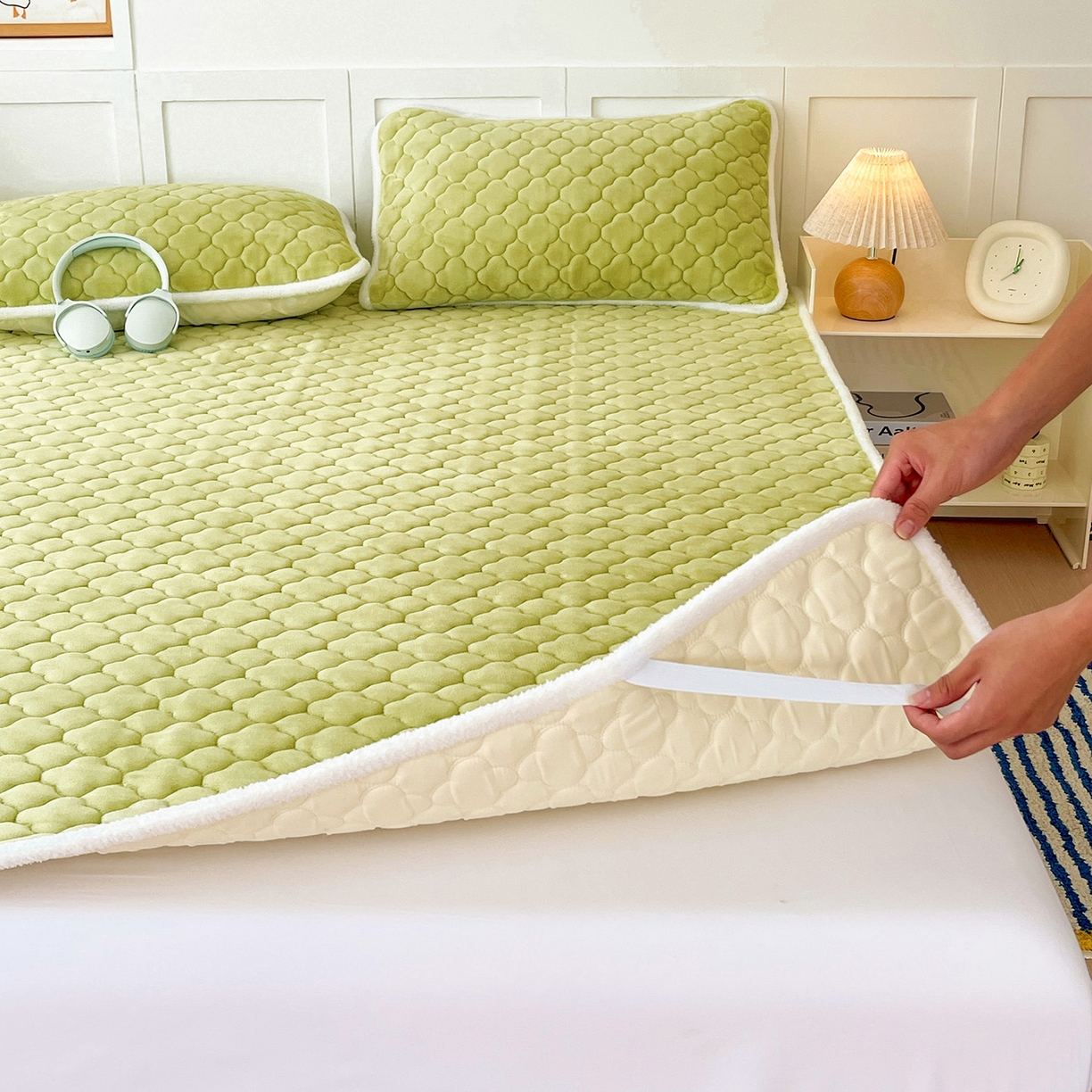 91家纺网 家纺一手货源 找家纺 富馨莱 2025新款牛奶绒夹棉床垫床盖支持一件定制 抹茶绿