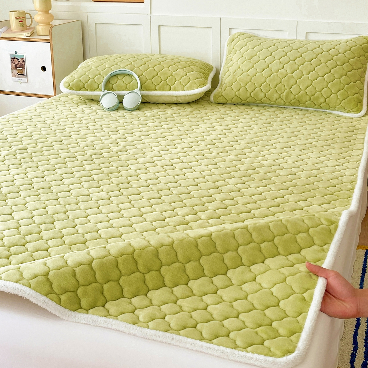 91家纺网 家纺一手货源 找家纺 富馨莱 2025新款牛奶绒夹棉床垫床盖支持一件定制 抹茶绿