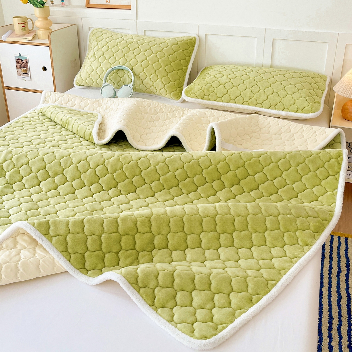 91家纺网 家纺一手货源 找家纺 富馨莱 2025新款牛奶绒夹棉床垫床盖支持一件定制 抹茶绿