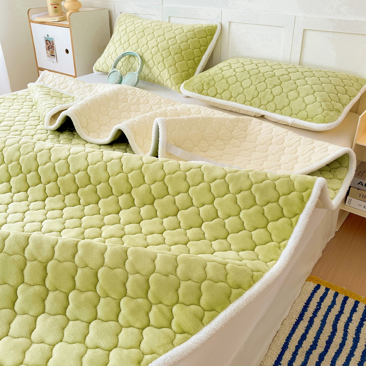 91家纺网 家纺一手货源 找家纺 富馨莱 2025新款牛奶绒夹棉床垫床盖支持一件定制 抹茶绿