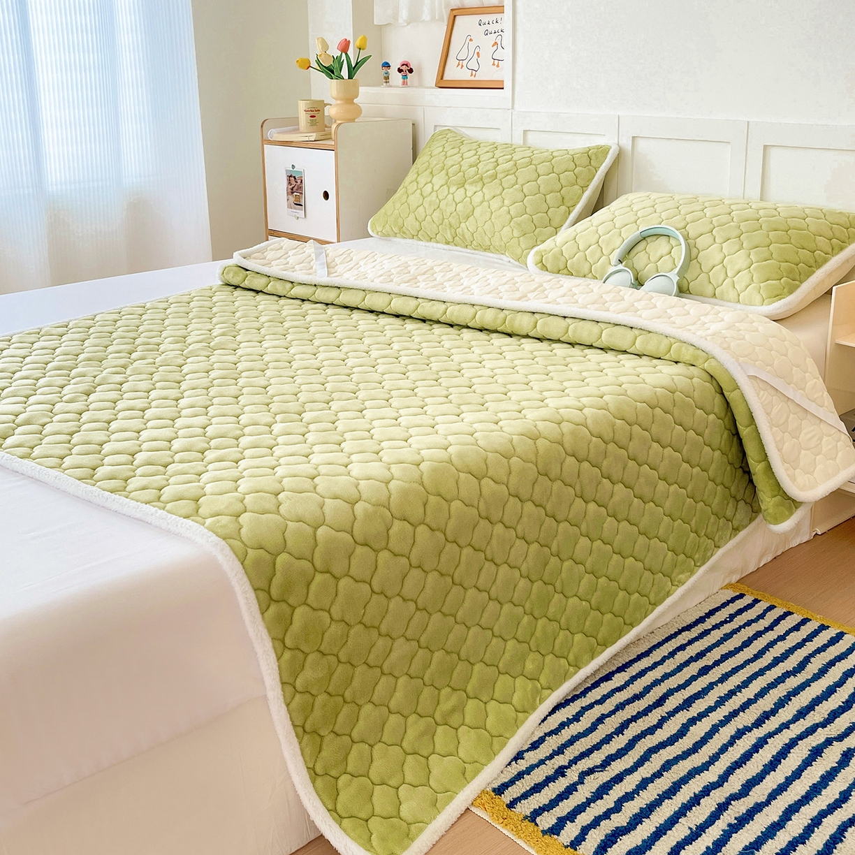 91家纺网 家纺一手货源 找家纺 富馨莱 2025新款牛奶绒夹棉床垫床盖支持一件定制 抹茶绿