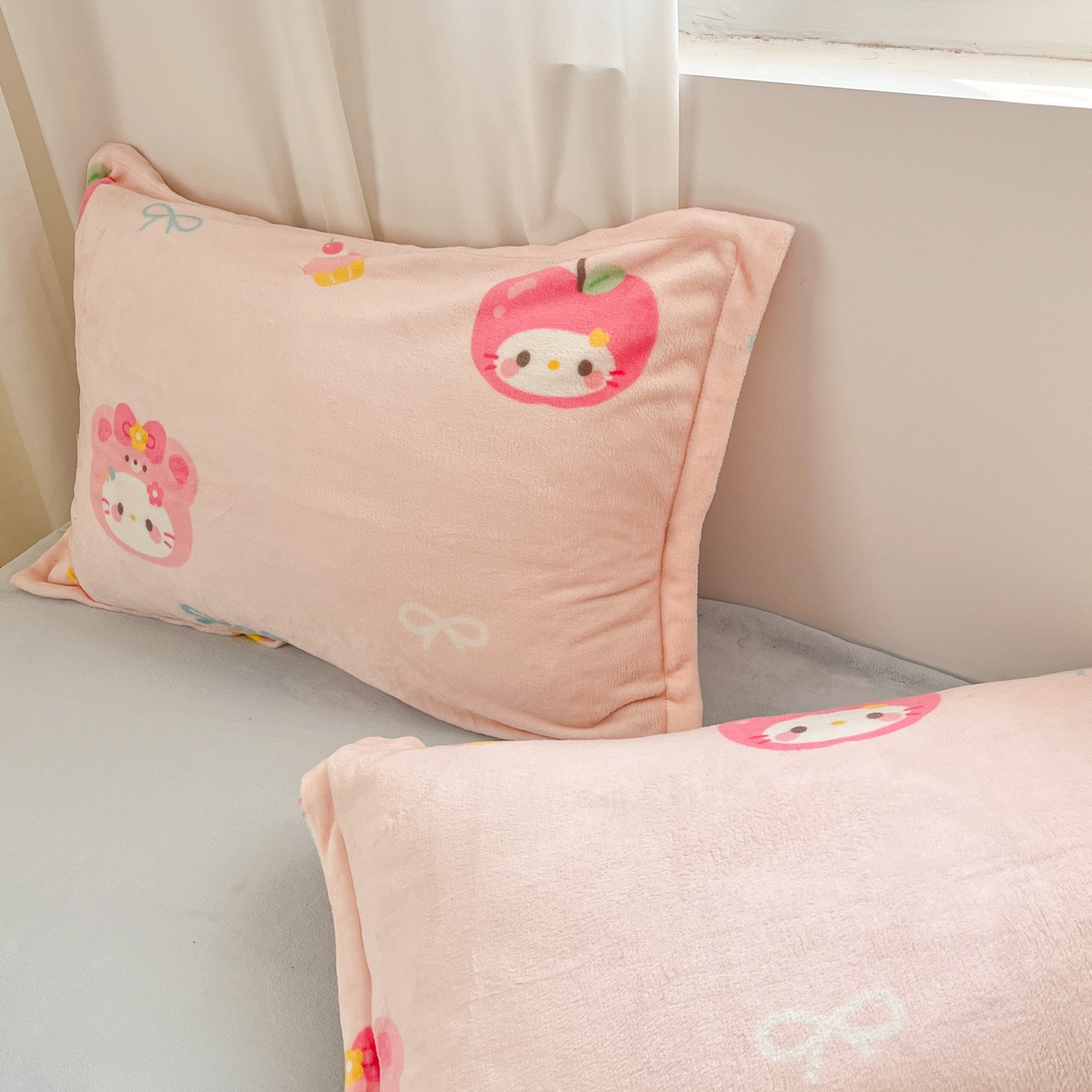 91家纺网 家纺一手货源 找家纺 沐慕 2025新款高克重牛奶绒四件套 牛奶绒-苹果猫猫