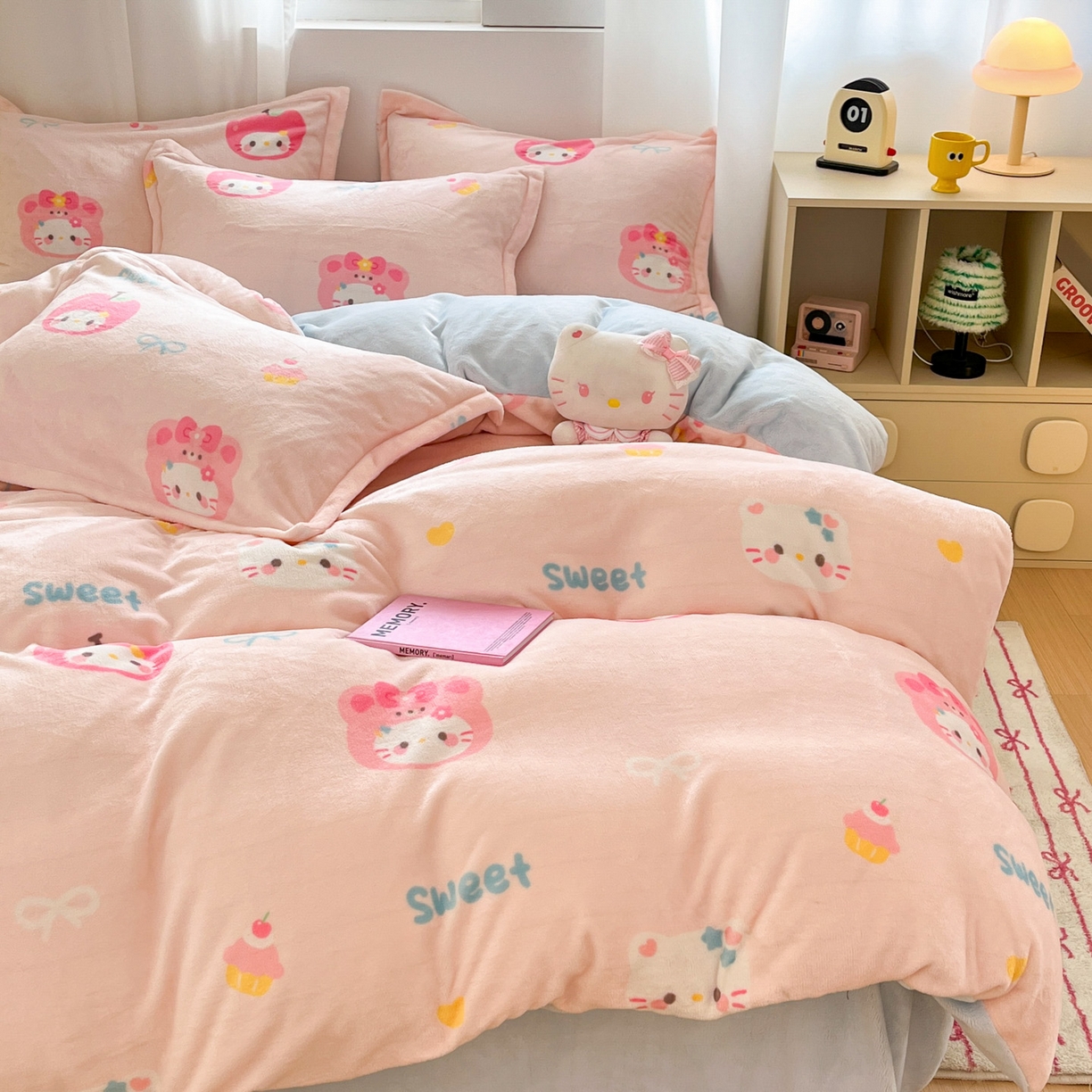 91家纺网 家纺一手货源 找家纺 沐慕 2025新款高克重牛奶绒四件套 牛奶绒-苹果猫猫