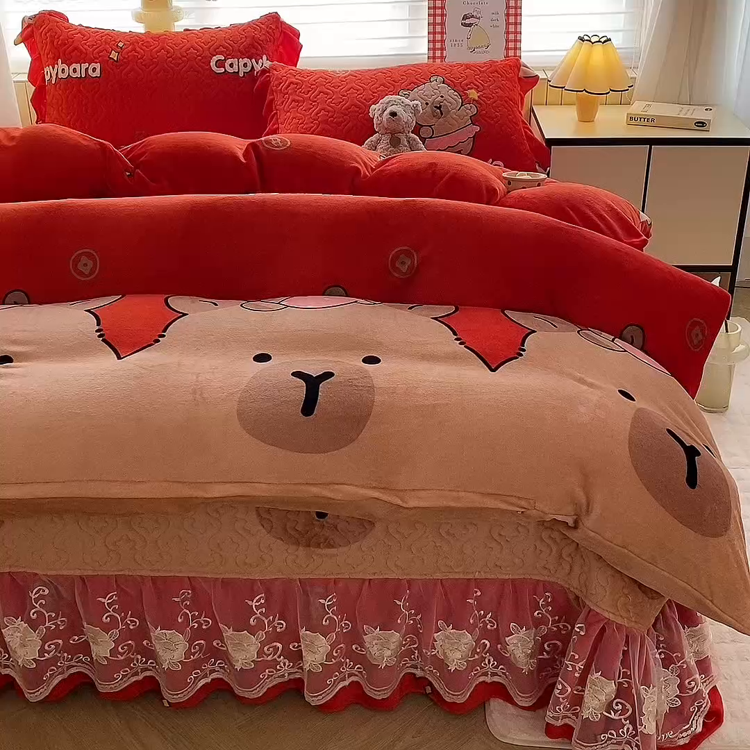 91家纺网 家纺一手货源 找家纺 （总）美达家纺 2025新款卡通牛奶绒印花床盖四件套