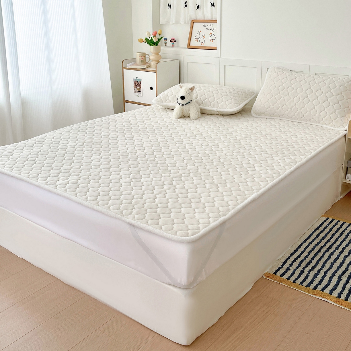 91家纺网 家纺一手货源 找家纺 富馨莱 2025新款牛奶绒夹棉床垫床盖支持一件定制 轻奢白