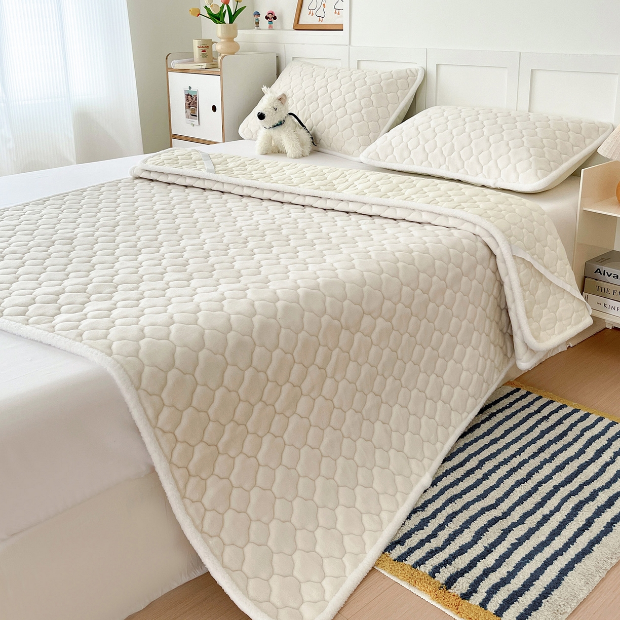 91家纺网 家纺一手货源 找家纺 富馨莱 2025新款牛奶绒夹棉床垫床盖支持一件定制 轻奢白