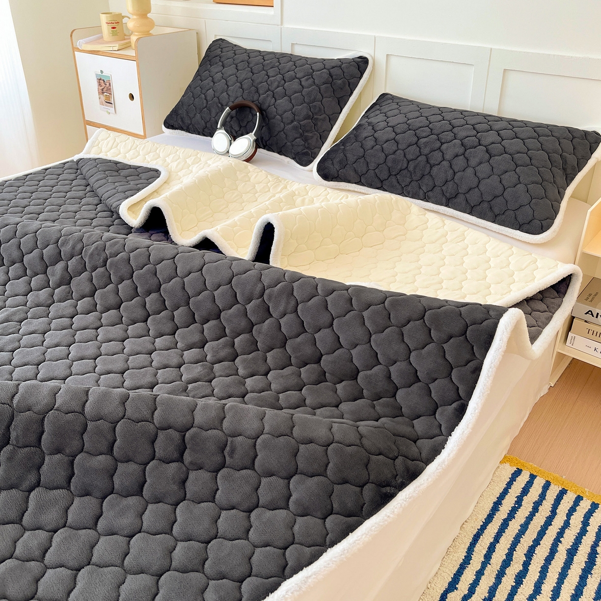 91家纺网 家纺一手货源 找家纺 富馨莱 2025新款牛奶绒夹棉床垫床盖支持一件定制 轻奢灰