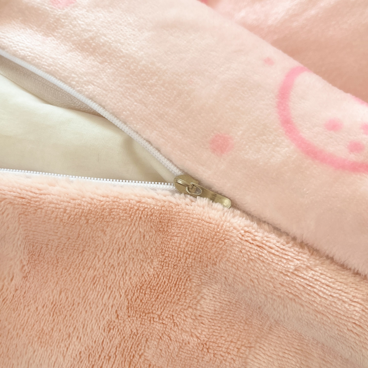 91家纺网 家纺一手货源 找家纺 沐慕 2025新款高克重牛奶绒四件套 牛奶绒-三只小猫