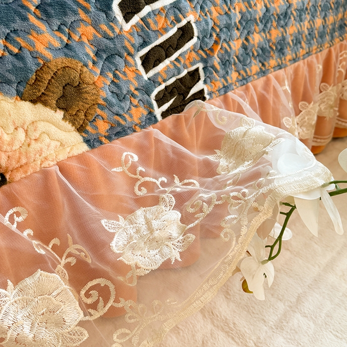 91家纺网 家纺一手货源 找家纺 美达家纺 2025新款卡通牛奶绒印花床盖四件套 格子萌熊