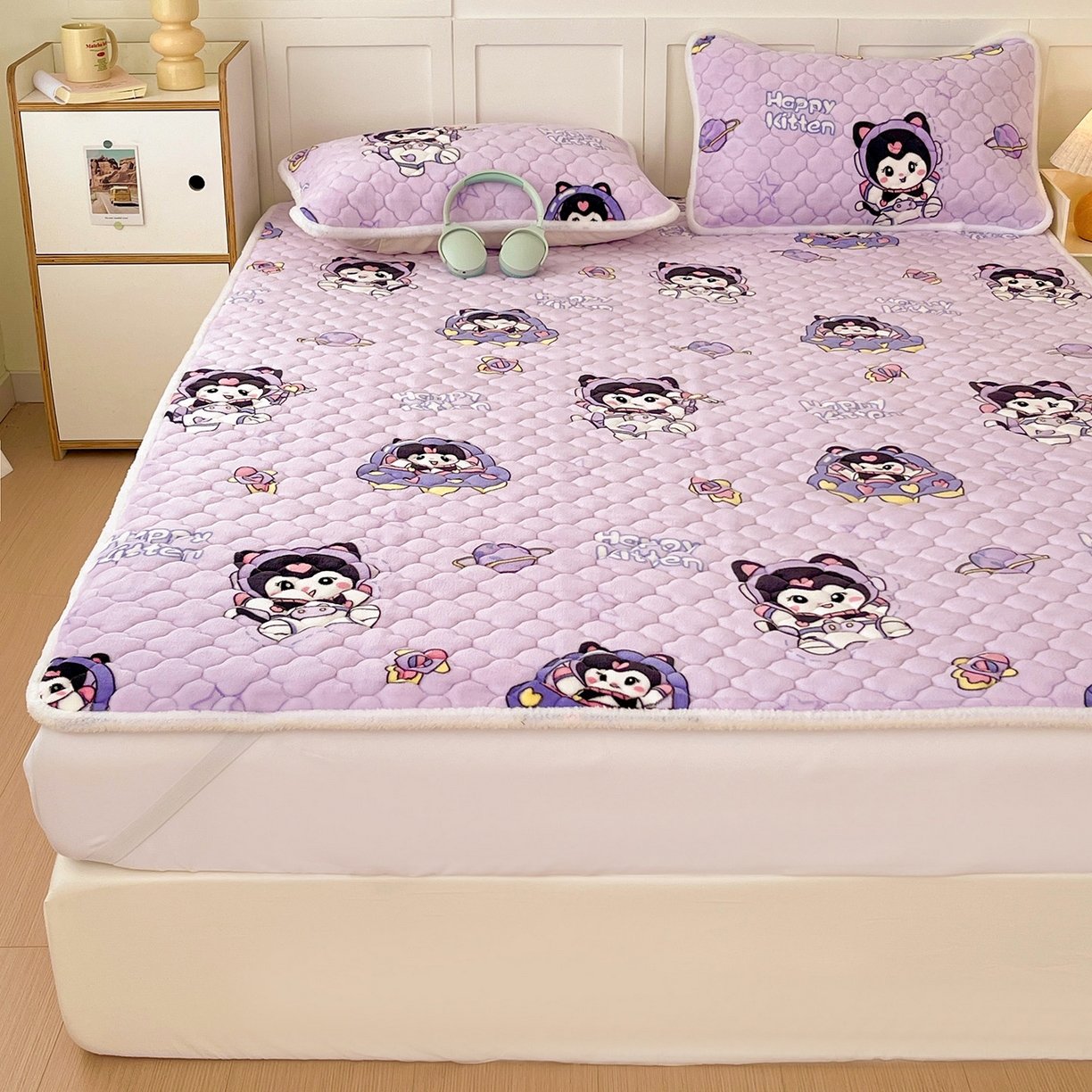 91家纺网 家纺一手货源 找家纺 富馨莱 2025新款牛奶绒夹棉床垫床盖支持一件定制 小精灵