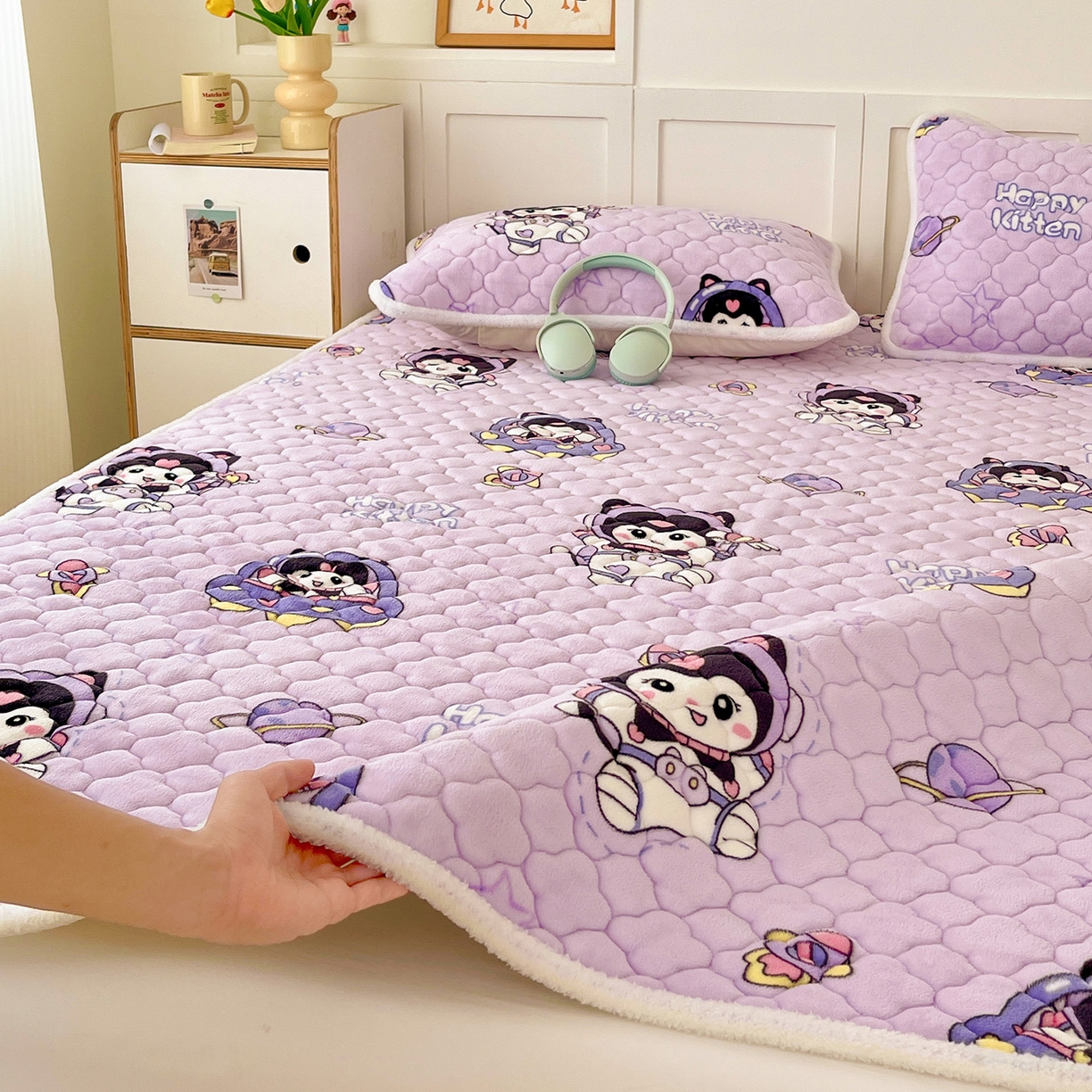 91家纺网 家纺一手货源 找家纺 富馨莱 2025新款牛奶绒夹棉床垫床盖支持一件定制 小精灵