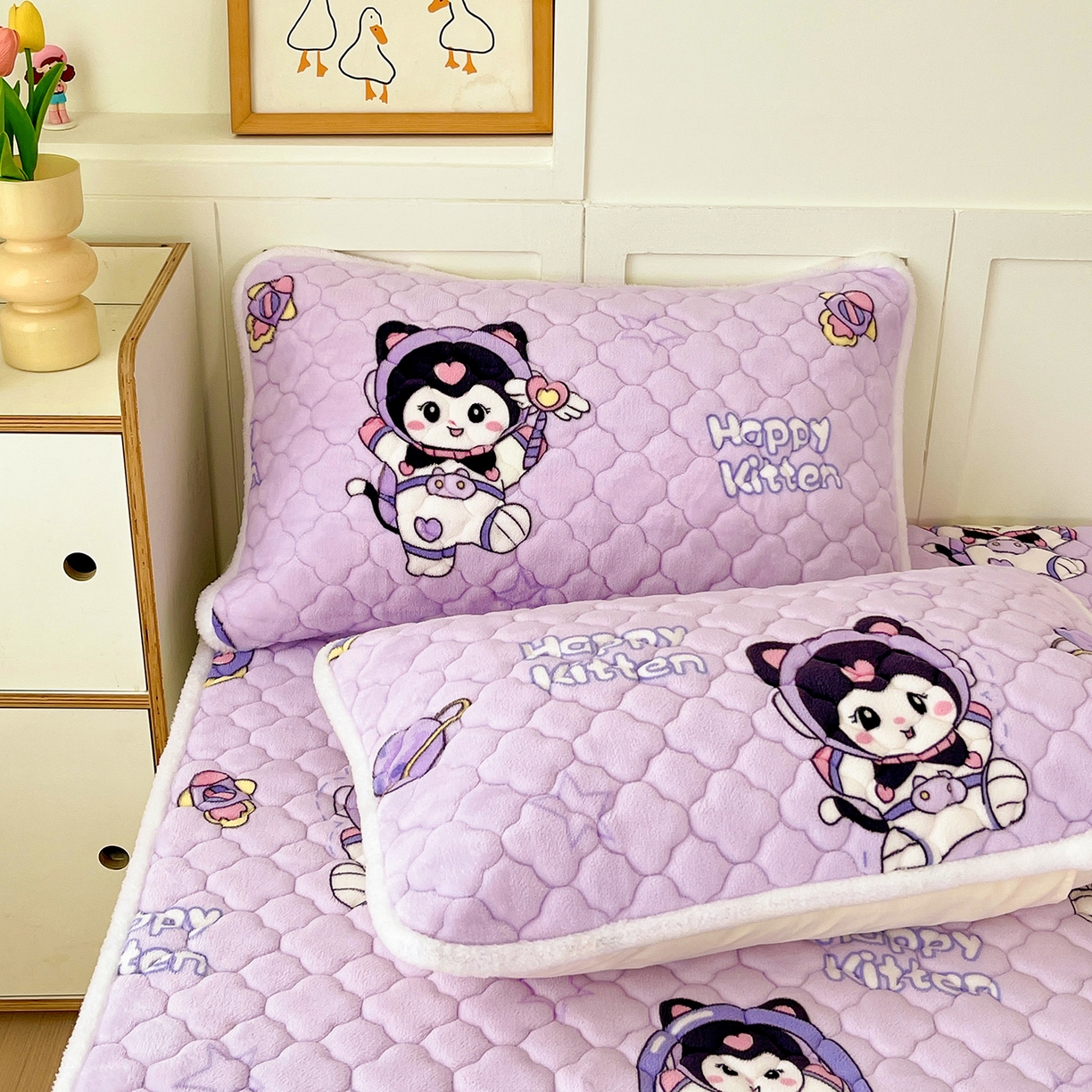 91家纺网 家纺一手货源 找家纺 富馨莱 2025新款牛奶绒夹棉床垫床盖支持一件定制 小精灵