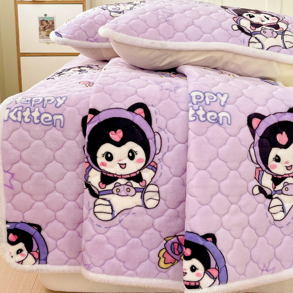 91家纺网 家纺一手货源 找家纺 富馨莱 2025新款牛奶绒夹棉床垫床盖支持一件定制 小精灵