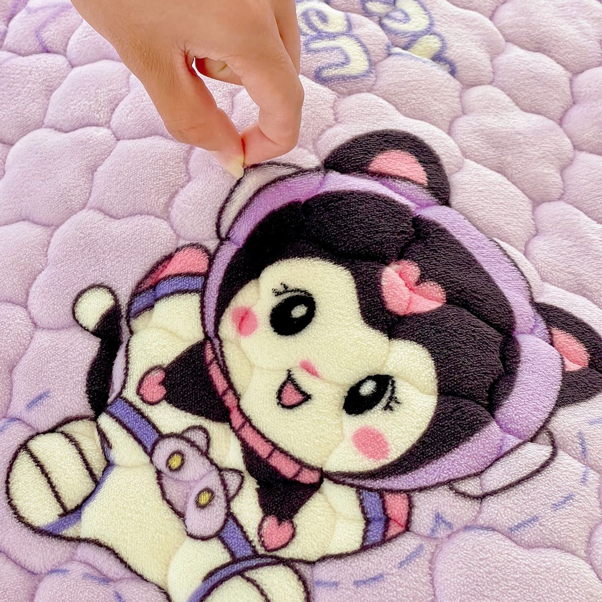 91家纺网 家纺一手货源 找家纺 富馨莱 2025新款牛奶绒夹棉床垫床盖支持一件定制 小精灵