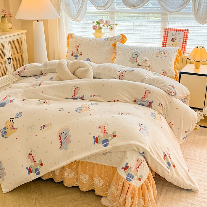 91家纺网 家纺一手货源 找家纺 美达家纺 2025新款卡通牛奶绒印花床盖四件套 恐龙星球