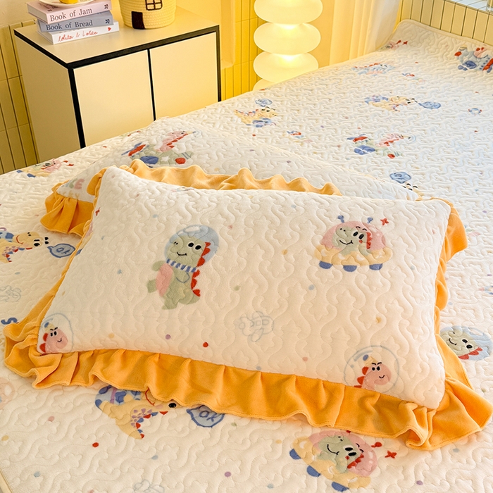 91家纺网 家纺一手货源 找家纺 美达家纺 2025新款卡通牛奶绒印花床盖四件套 恐龙星球