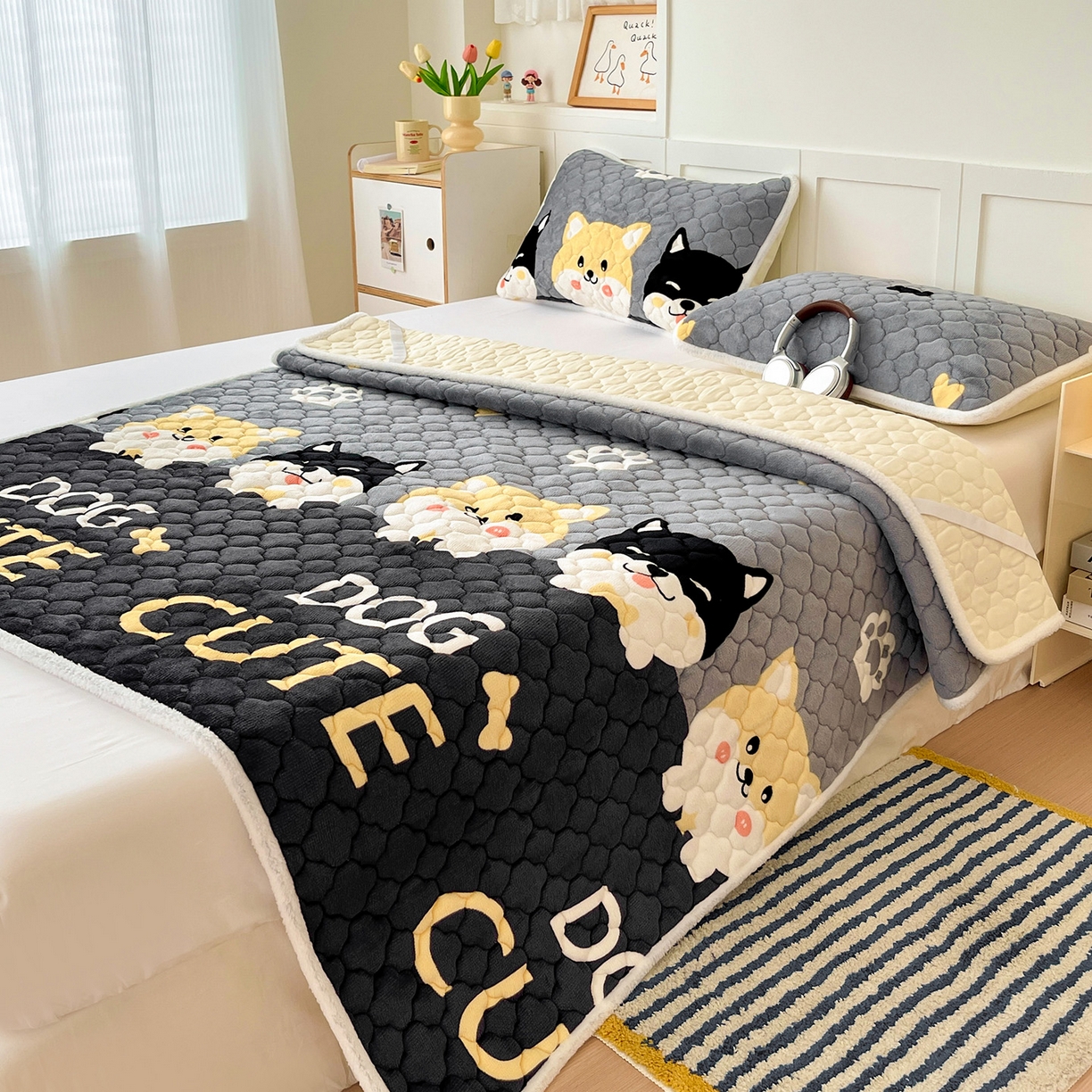 91家纺网 家纺一手货源 找家纺 富馨莱 2025新款牛奶绒夹棉床垫床盖支持一件定制 小柯基