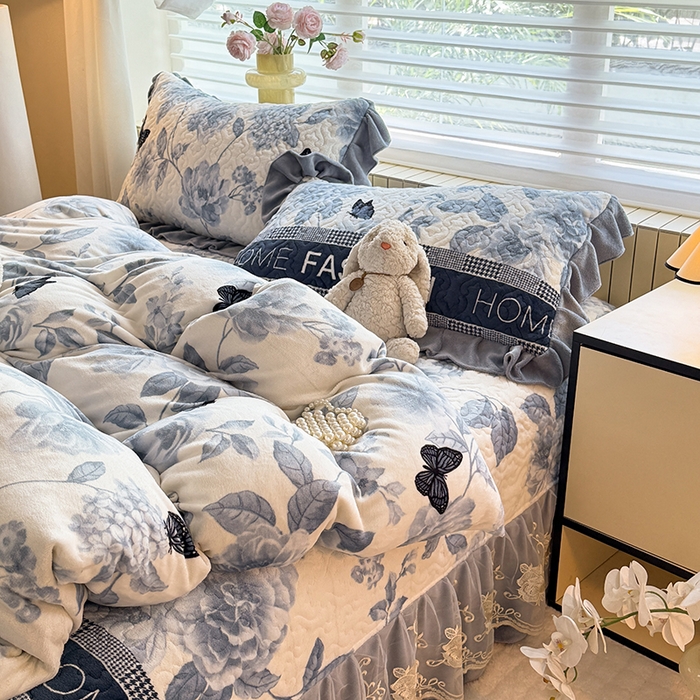 91家纺网 家纺一手货源 找家纺 美达家纺 2025新款卡通牛奶绒印花床盖四件套 梦蝶