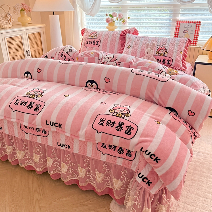 美达家纺 2025新款卡通牛奶绒印花床盖四件套 时来运转