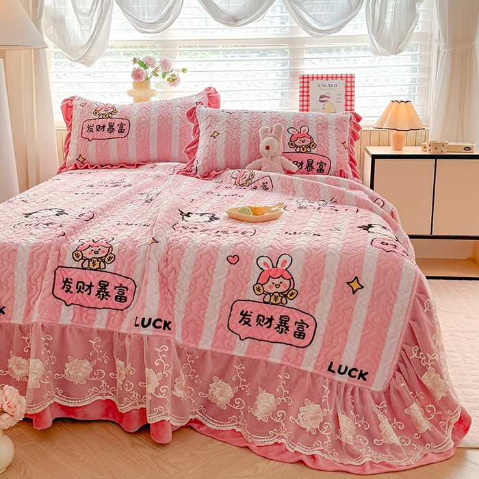 91家纺网 家纺一手货源 找家纺 美达家纺 2025新款卡通牛奶绒印花床盖四件套 时来运转