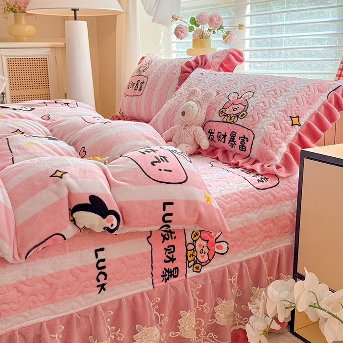 91家纺网 家纺一手货源 找家纺 美达家纺 2025新款卡通牛奶绒印花床盖四件套 时来运转