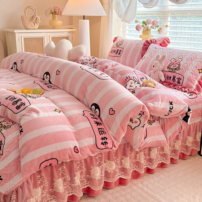 91家纺网 家纺一手货源 找家纺 美达家纺 2025新款卡通牛奶绒印花床盖四件套 时来运转