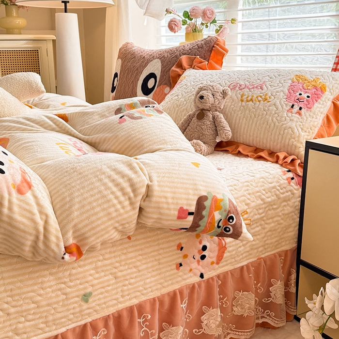 91家纺网 家纺一手货源 找家纺 美达家纺 2025新款卡通牛奶绒印花床盖四件套 甜蜜奶吧