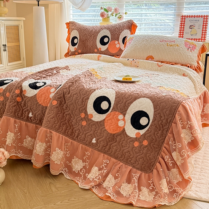 91家纺网 家纺一手货源 找家纺 美达家纺 2025新款卡通牛奶绒印花床盖四件套 甜蜜奶吧