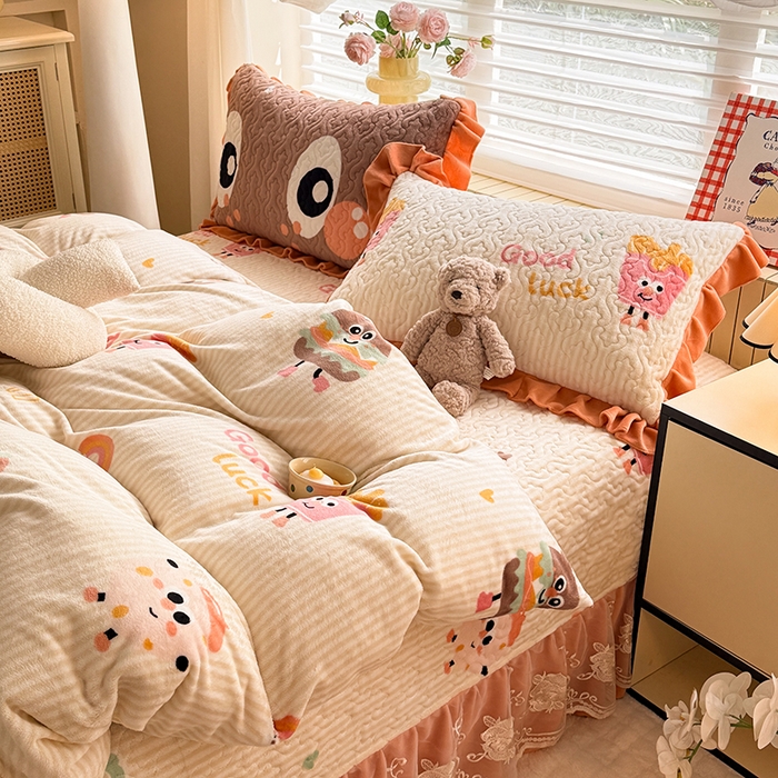 91家纺网 家纺一手货源 找家纺 美达家纺 2025新款卡通牛奶绒印花床盖四件套 甜蜜奶吧