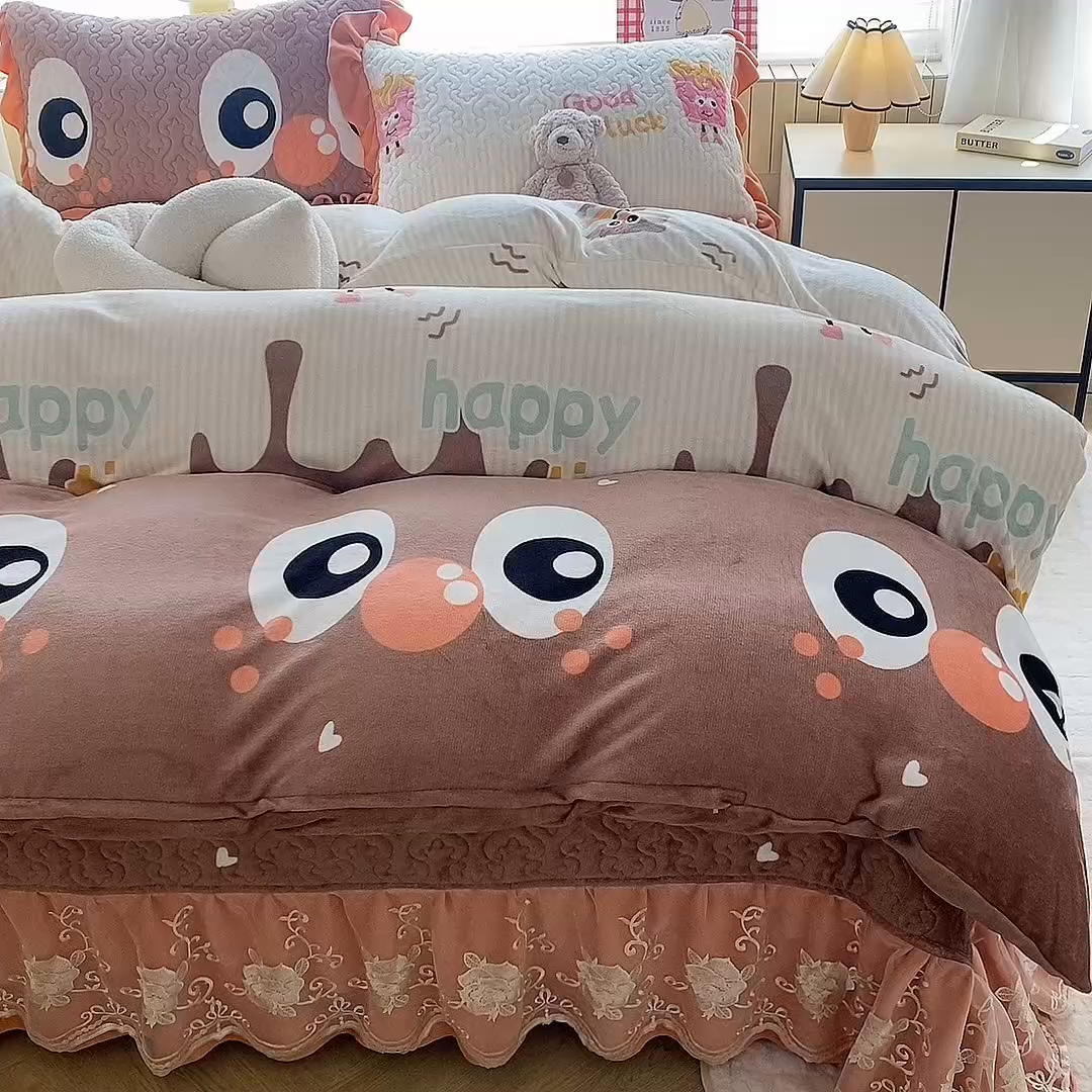91家纺网 家纺一手货源 找家纺 美达家纺 2025新款卡通牛奶绒印花床盖四件套 甜蜜奶吧