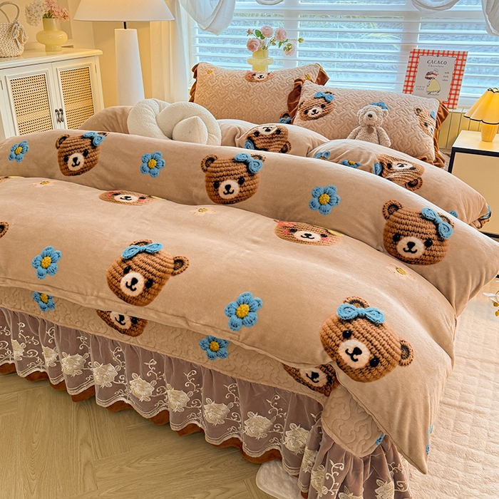 美达家纺 2025新款卡通牛奶绒印花床盖四件套 针织熊